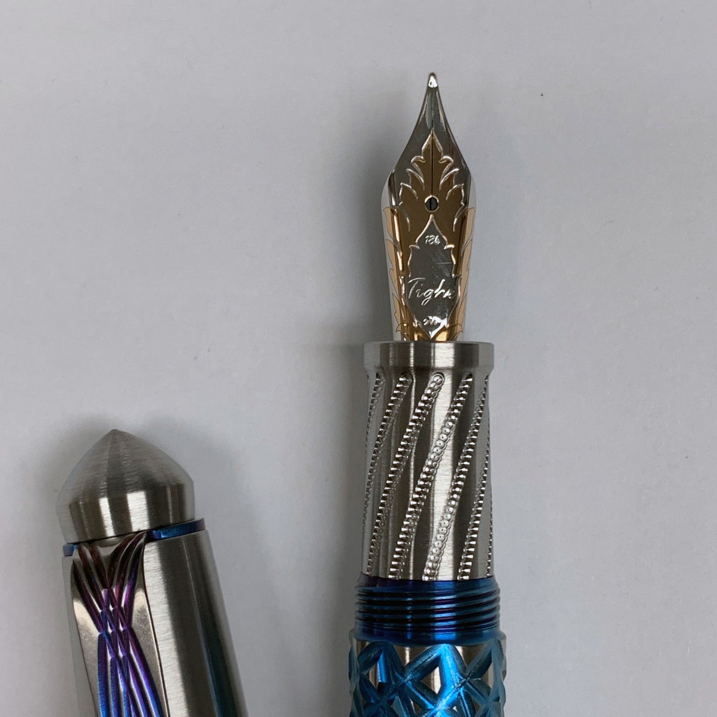 Reticulated Fire Crystal Fountain Pen (Gold nib)